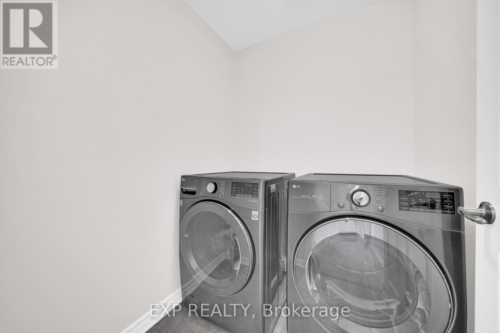 215 MERAK WAY Image 28