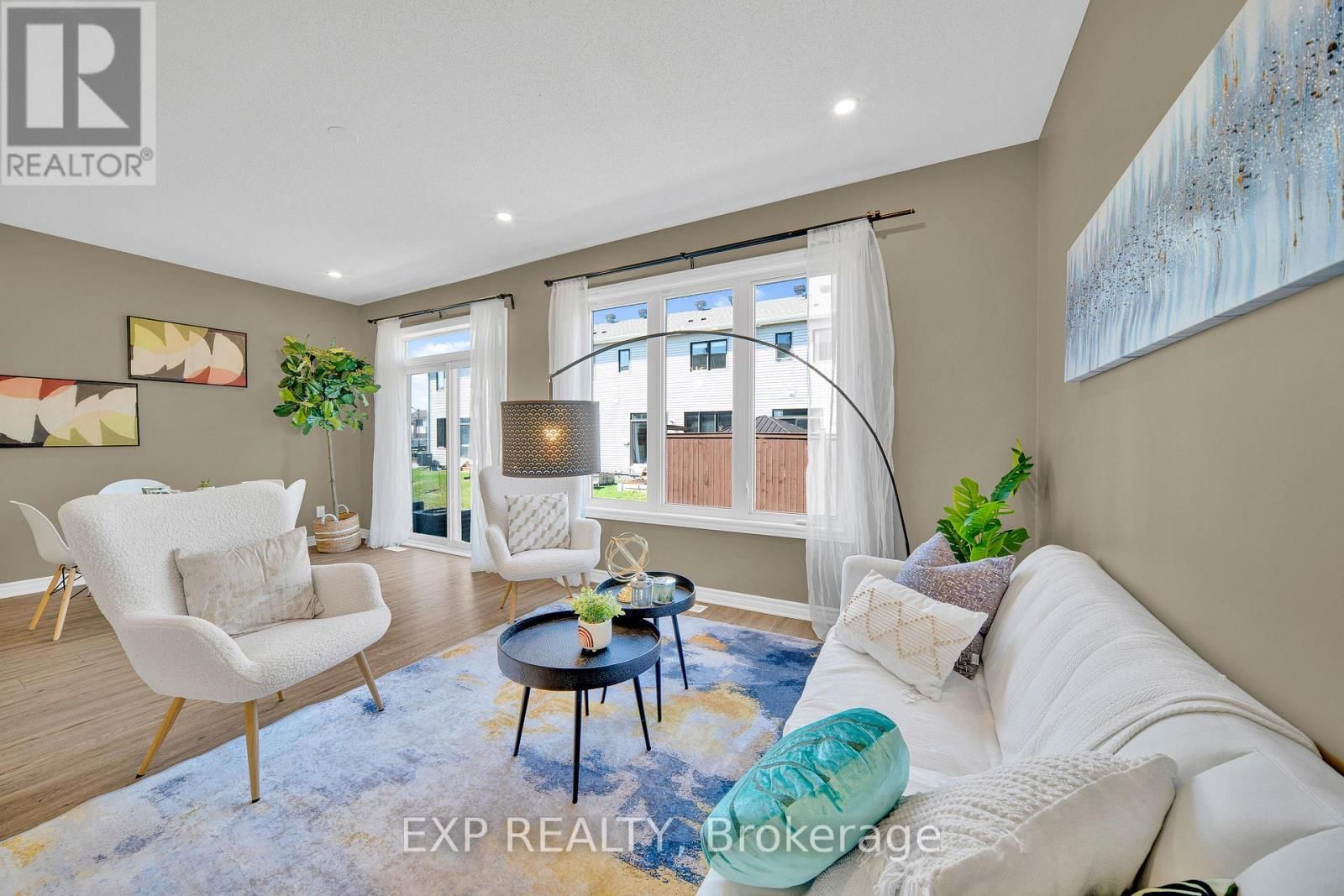 215 MERAK WAY Image 3