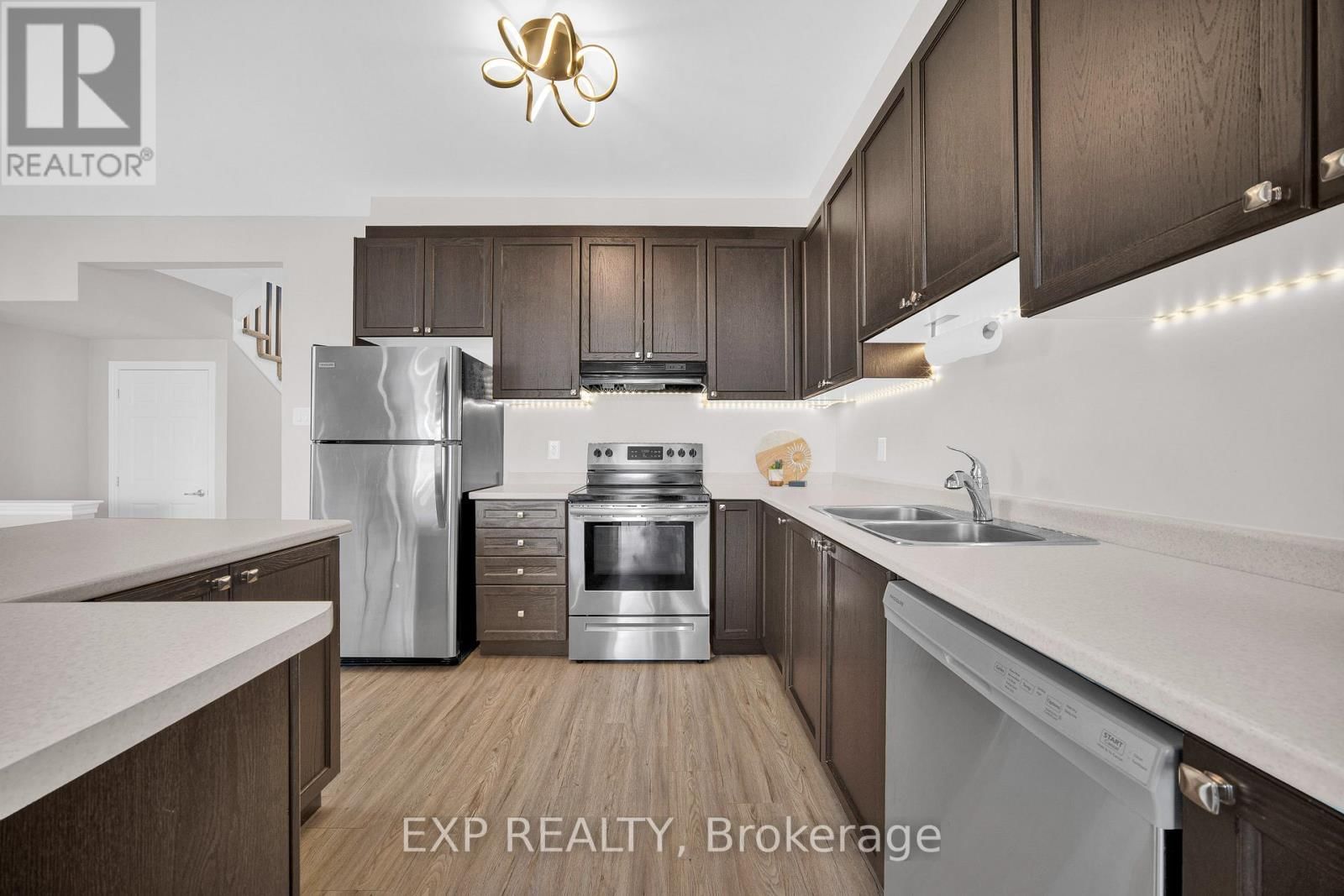 215 MERAK WAY Image 9