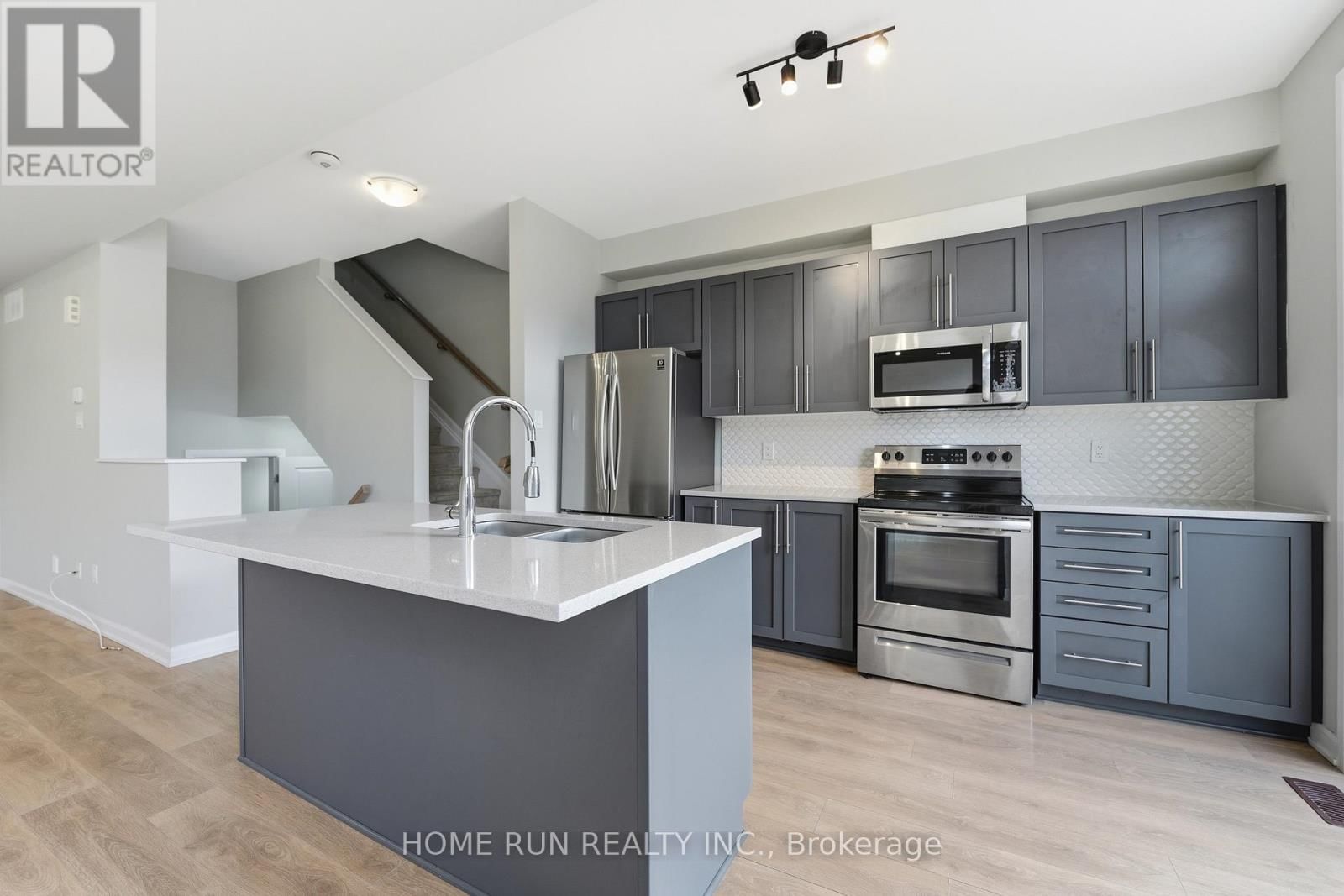 60 TEELIN CIRCLE Image 14