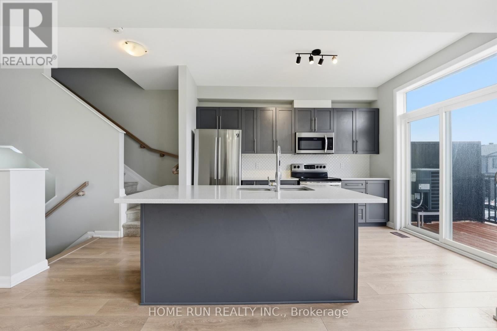 60 TEELIN CIRCLE Image 15