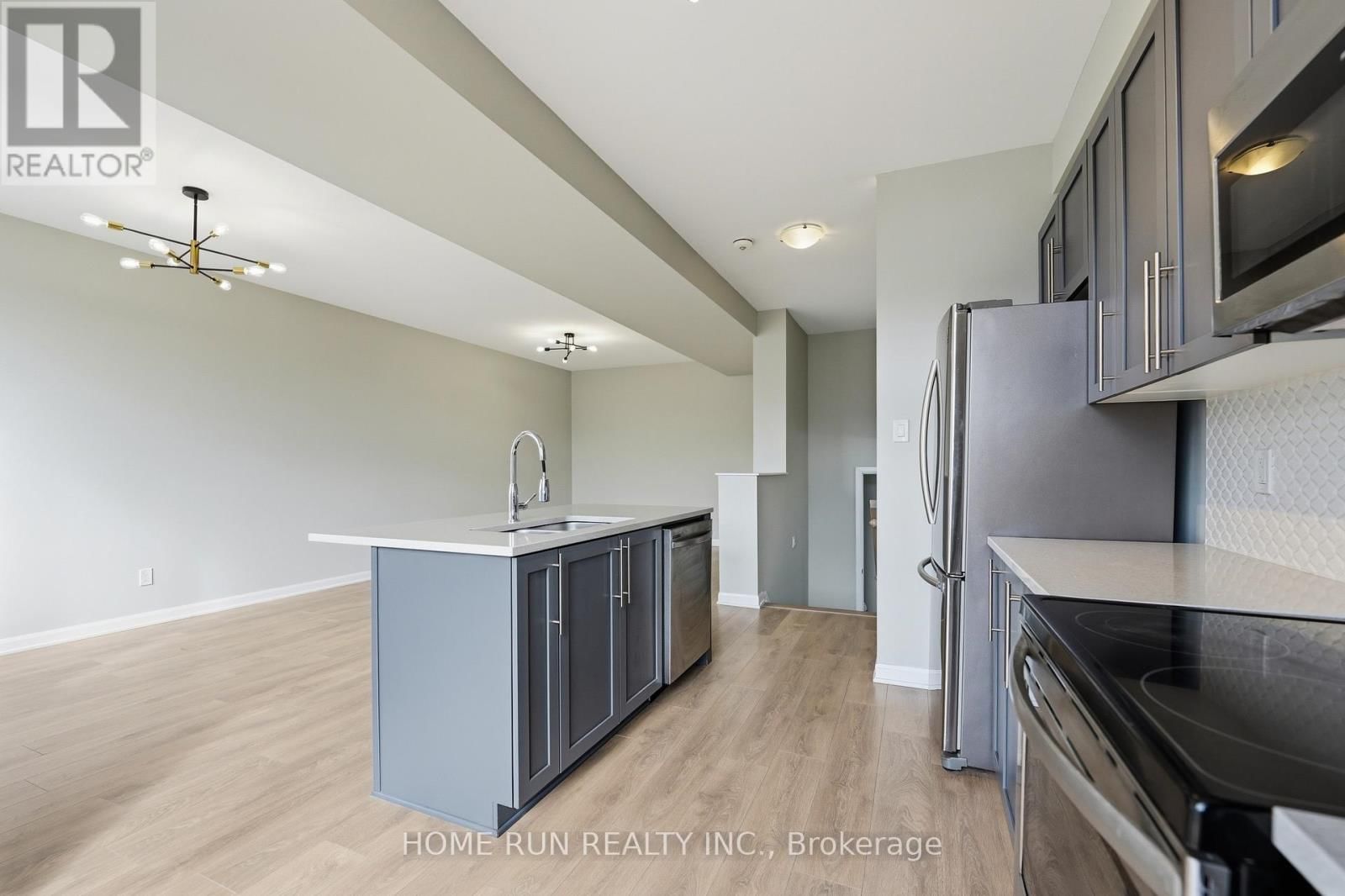 60 TEELIN CIRCLE Image 16