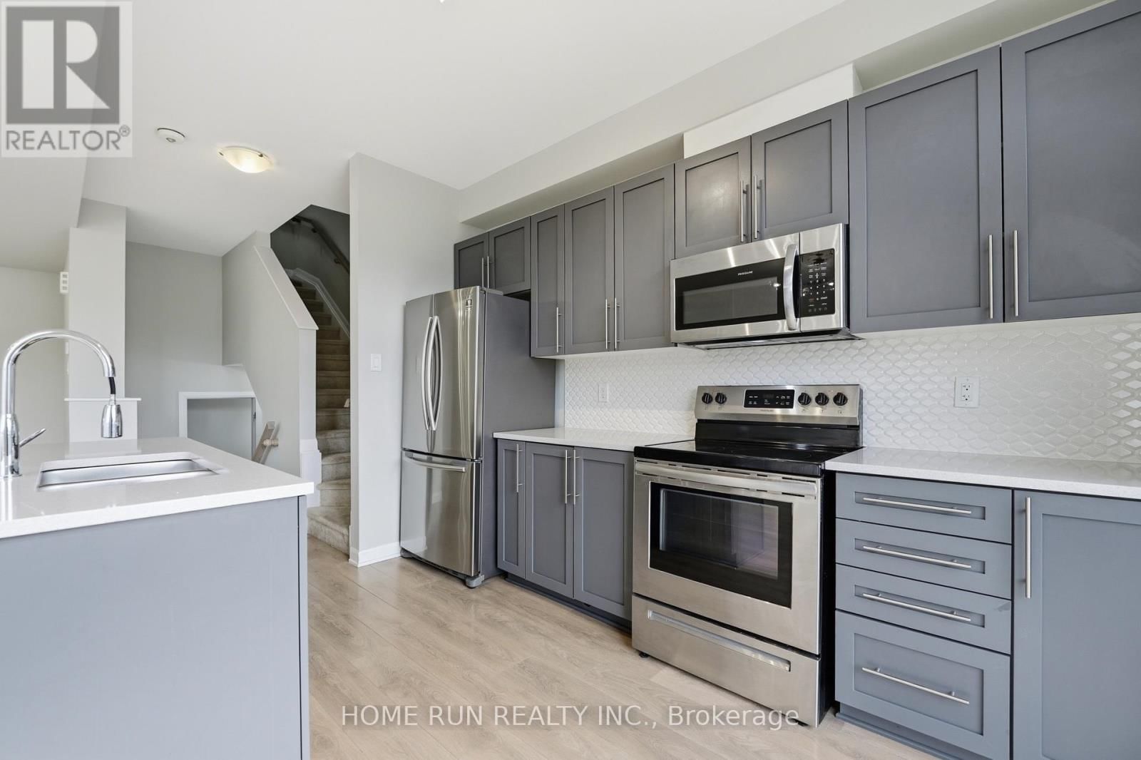 60 TEELIN CIRCLE Image 17