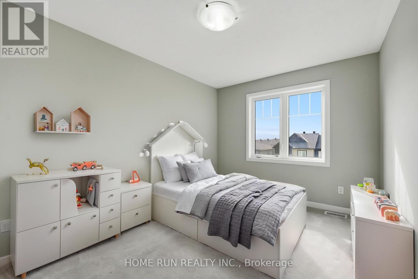 60 TEELIN CIRCLE Image 26