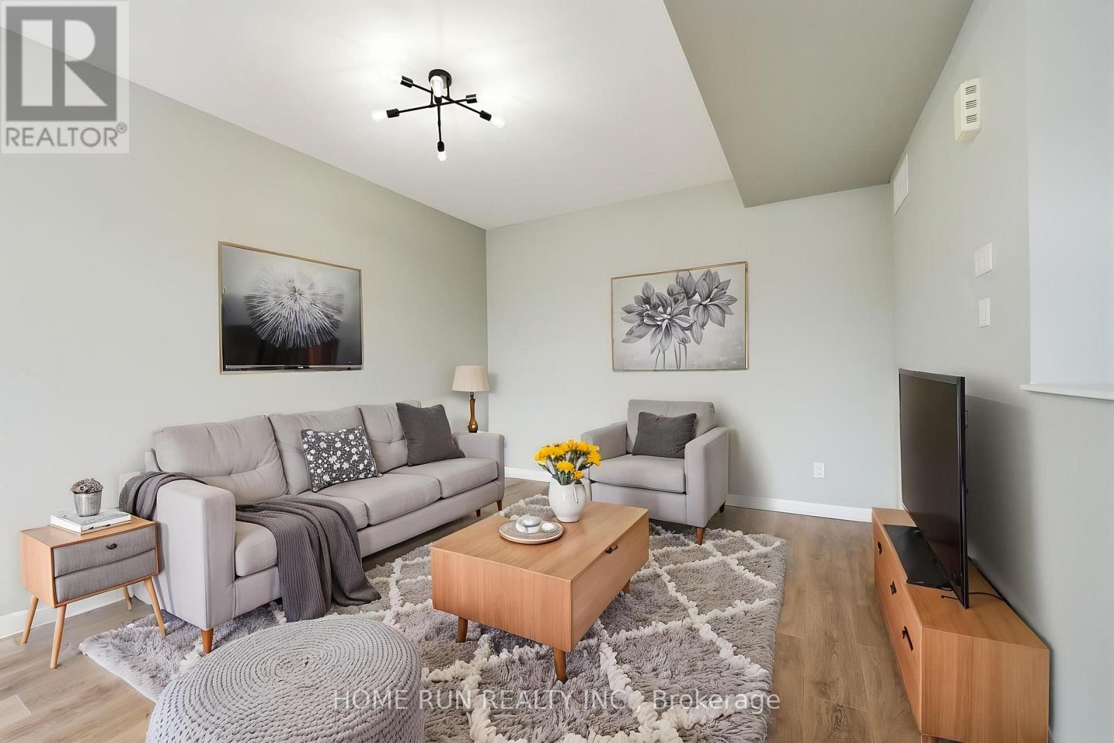 60 TEELIN CIRCLE Image 7