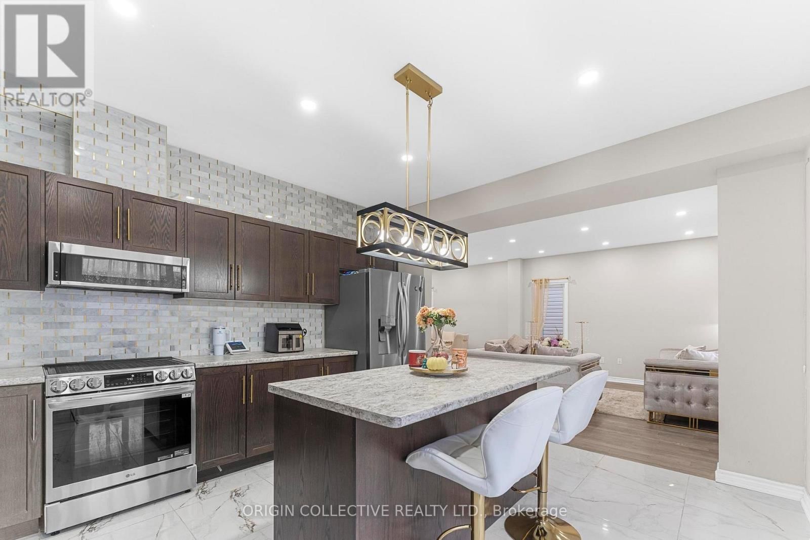 152 MCCABE AVENUE Image 12