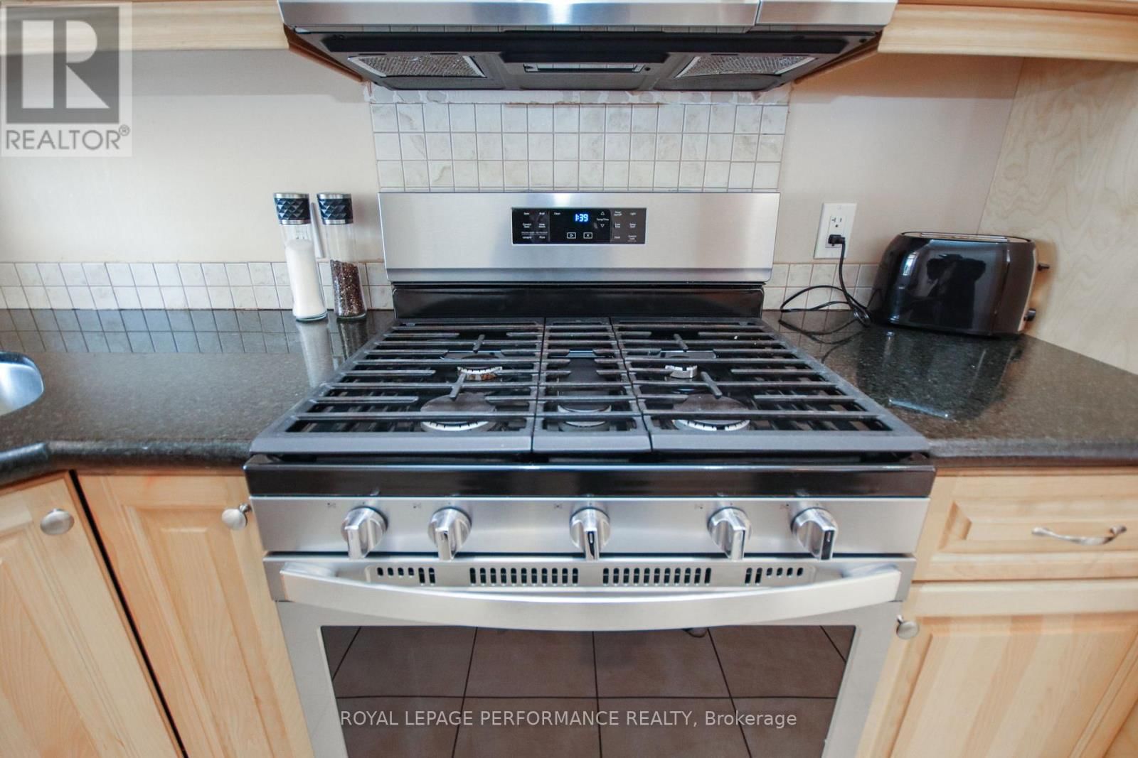 3 - 736 COOPER STREET EAST Image 12