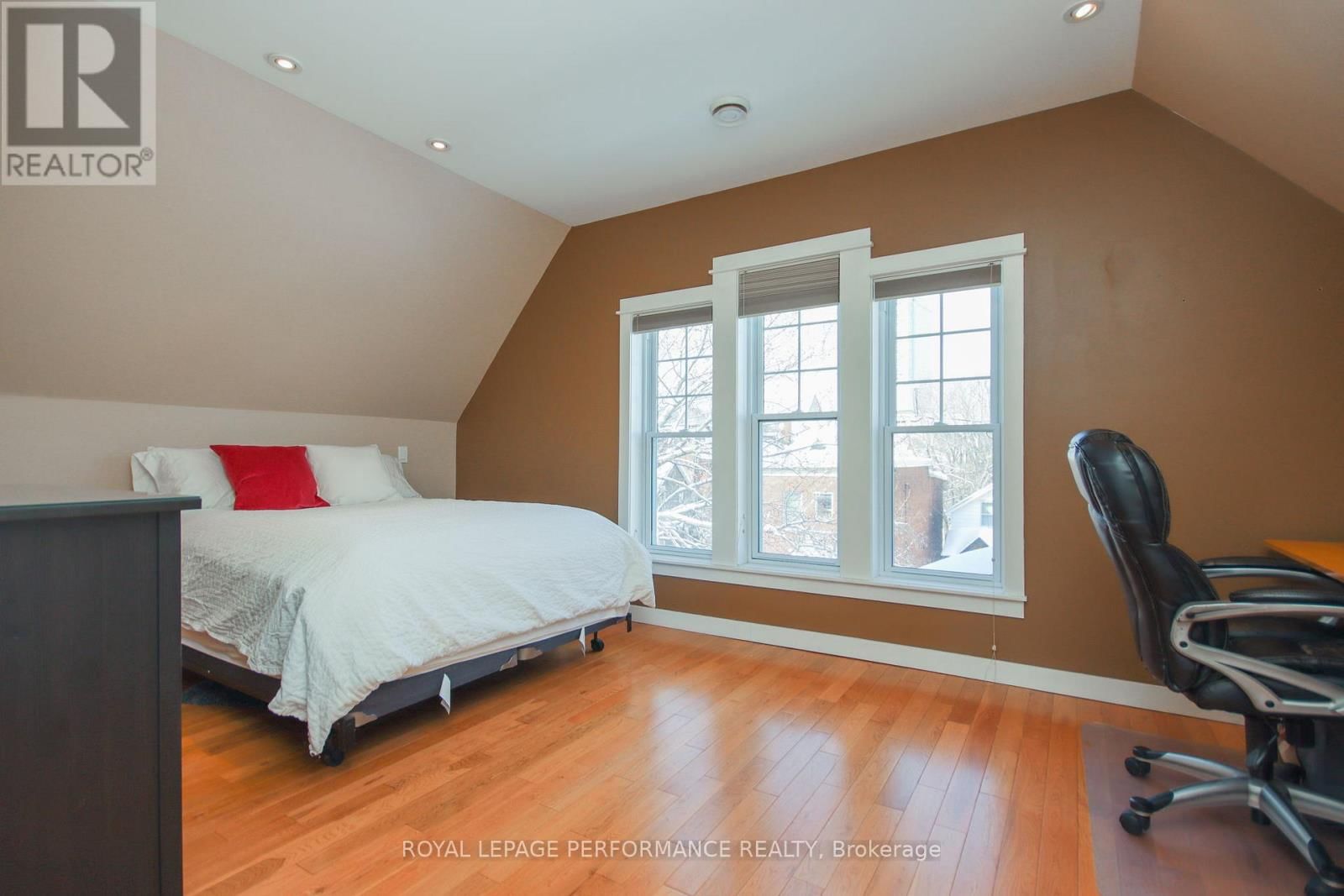 3 - 736 COOPER STREET EAST Image 14