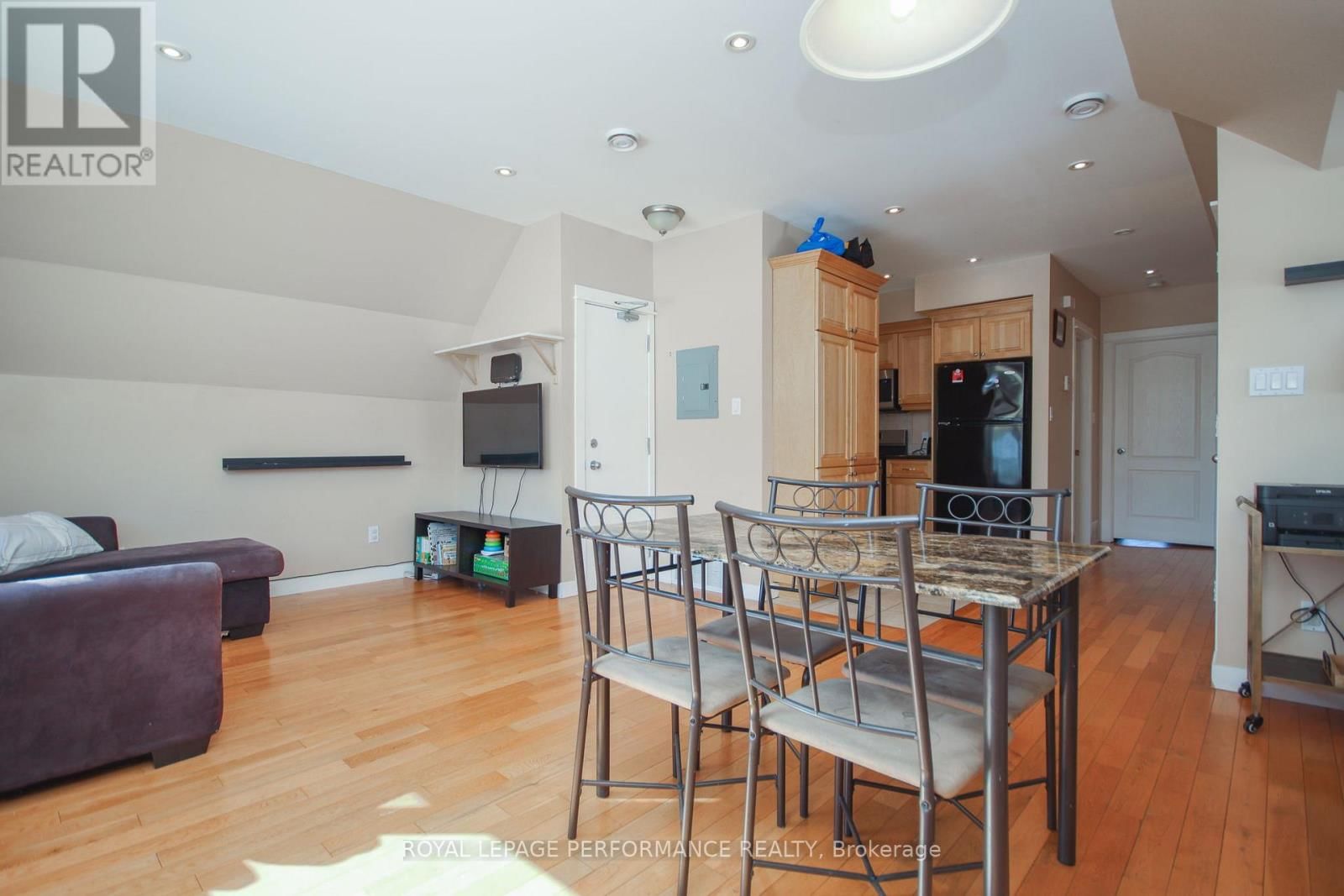 3 - 736 COOPER STREET EAST Image 7