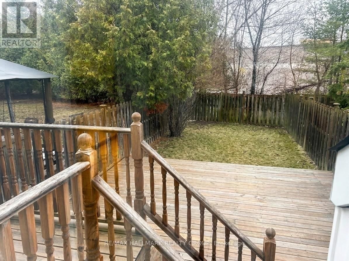 95 HEMLO CRESCENT Image 16