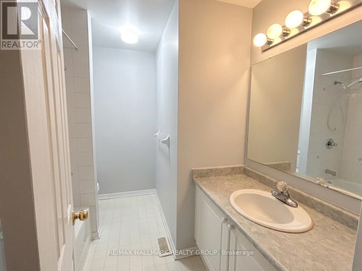 95 HEMLO CRESCENT Image 9