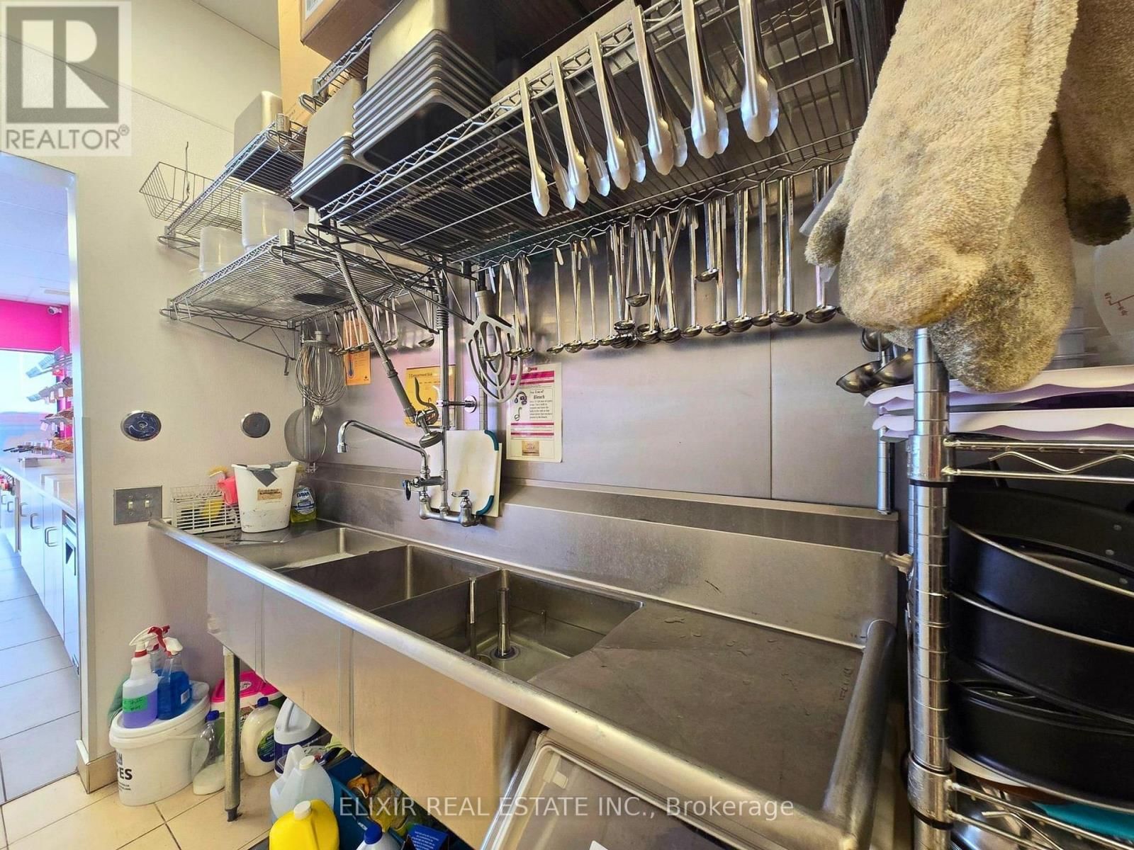 16 - 305 NORTH FRONT STREET Image 15