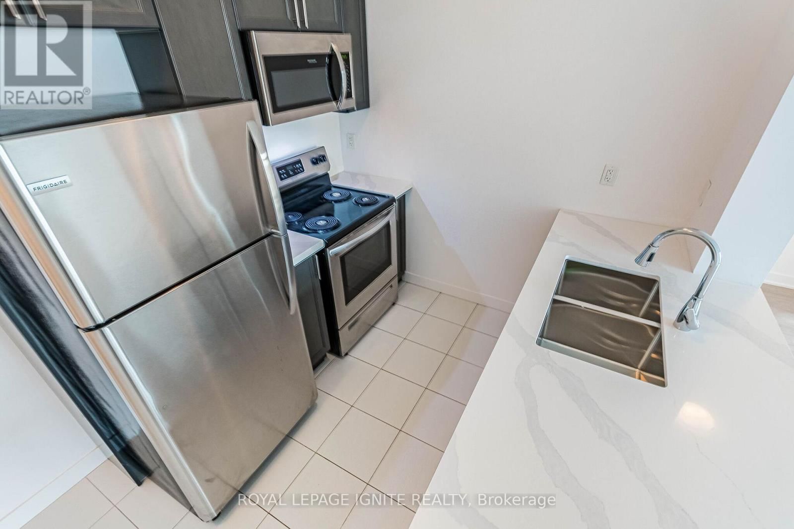 614 - 101 SHOREVIEW PLACE Image 18