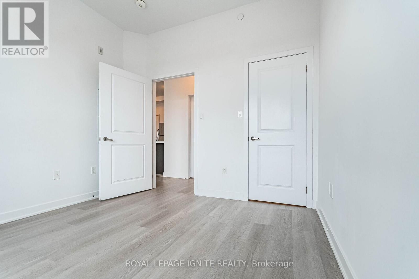 614 - 101 SHOREVIEW PLACE Image 32