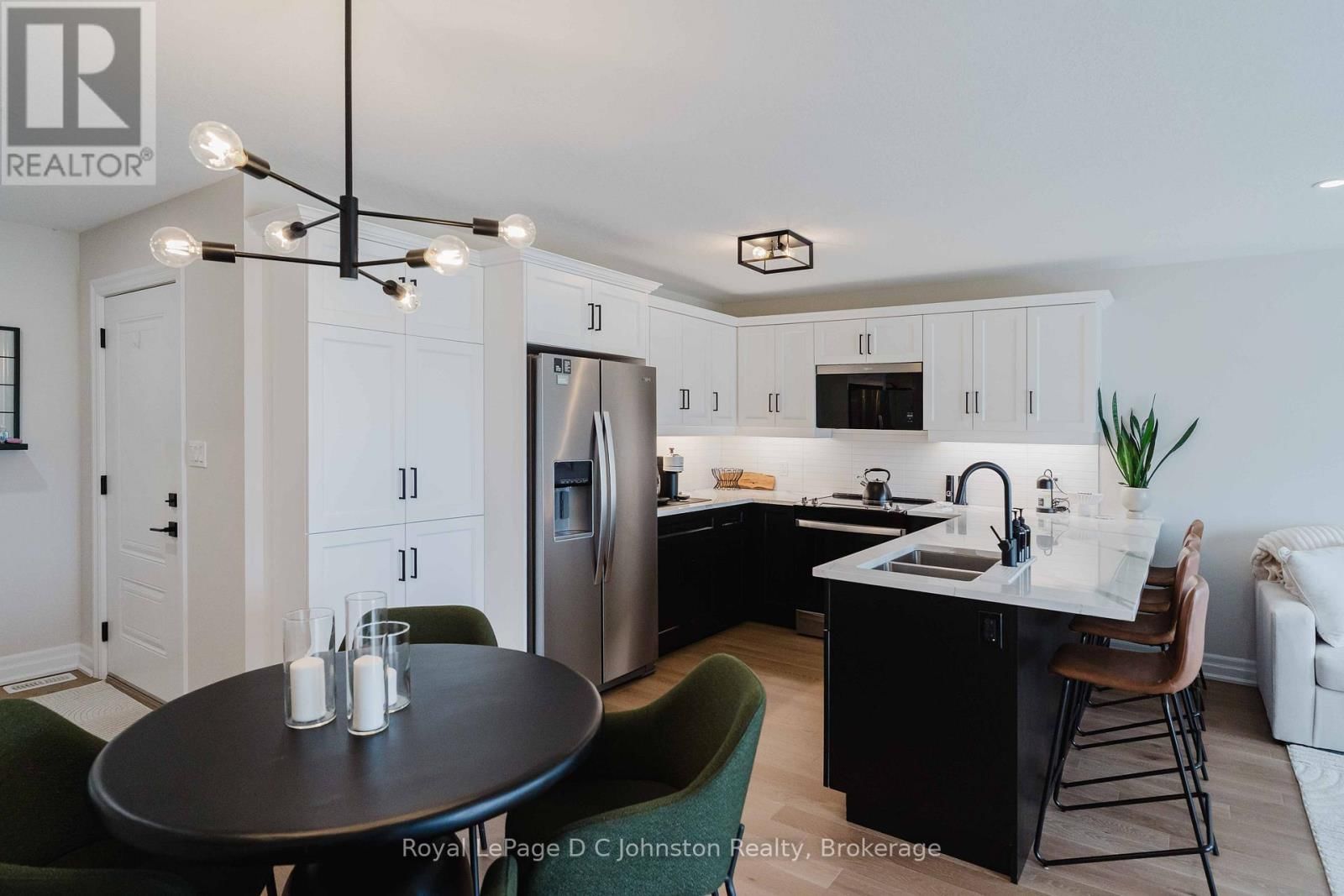 285 MARY ROSE AVENUE Image 17