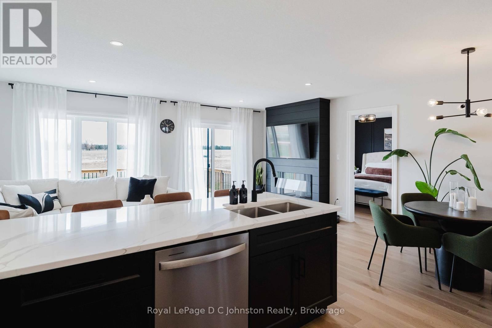 285 MARY ROSE AVENUE Image 19