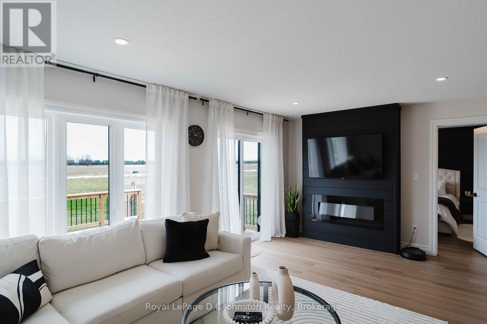 285 MARY ROSE AVENUE Image 23