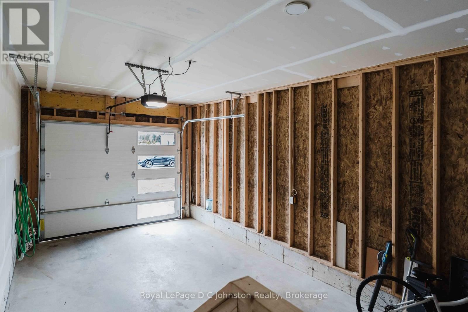 285 MARY ROSE AVENUE Image 32