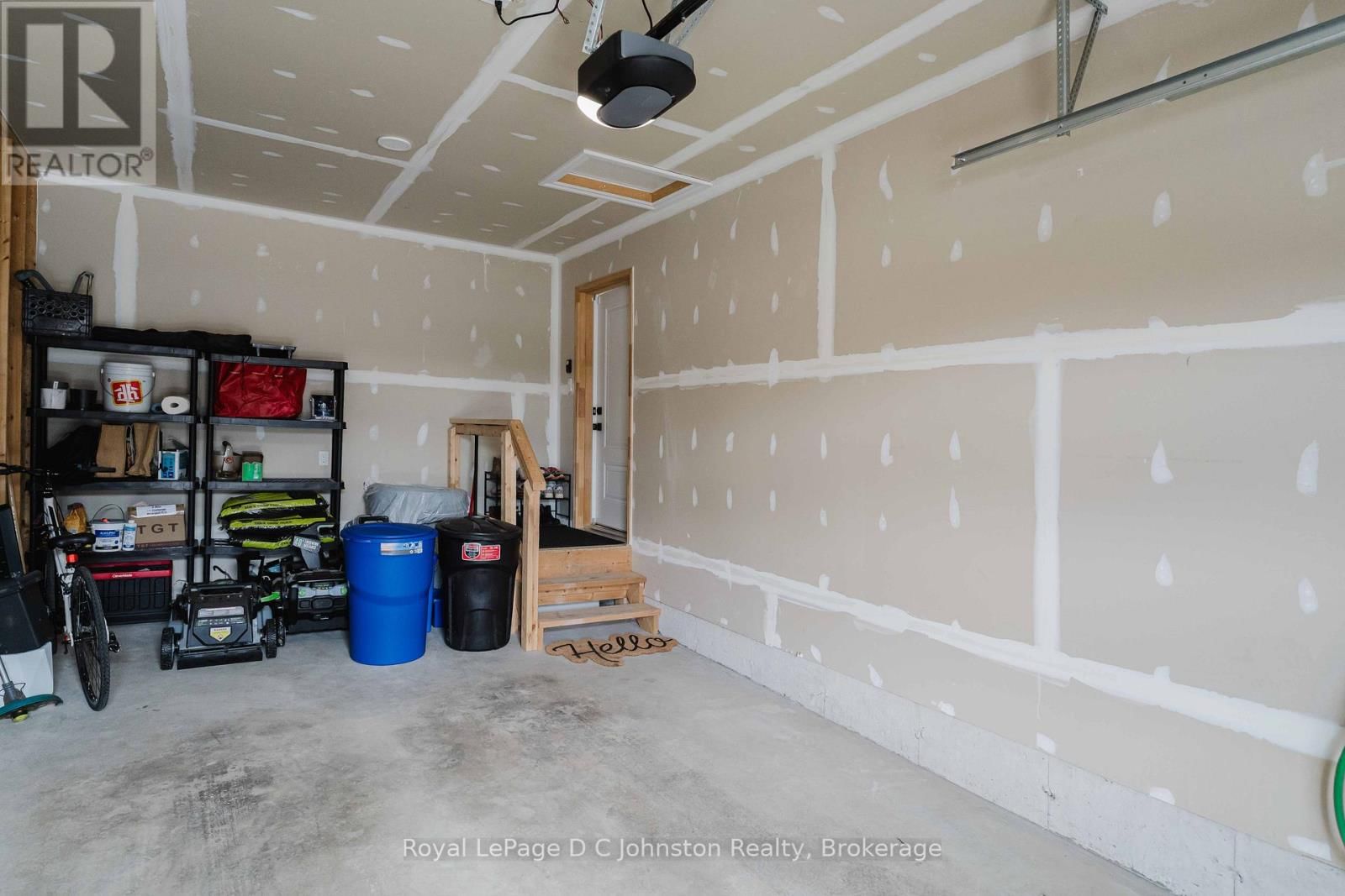 285 MARY ROSE AVENUE Image 33