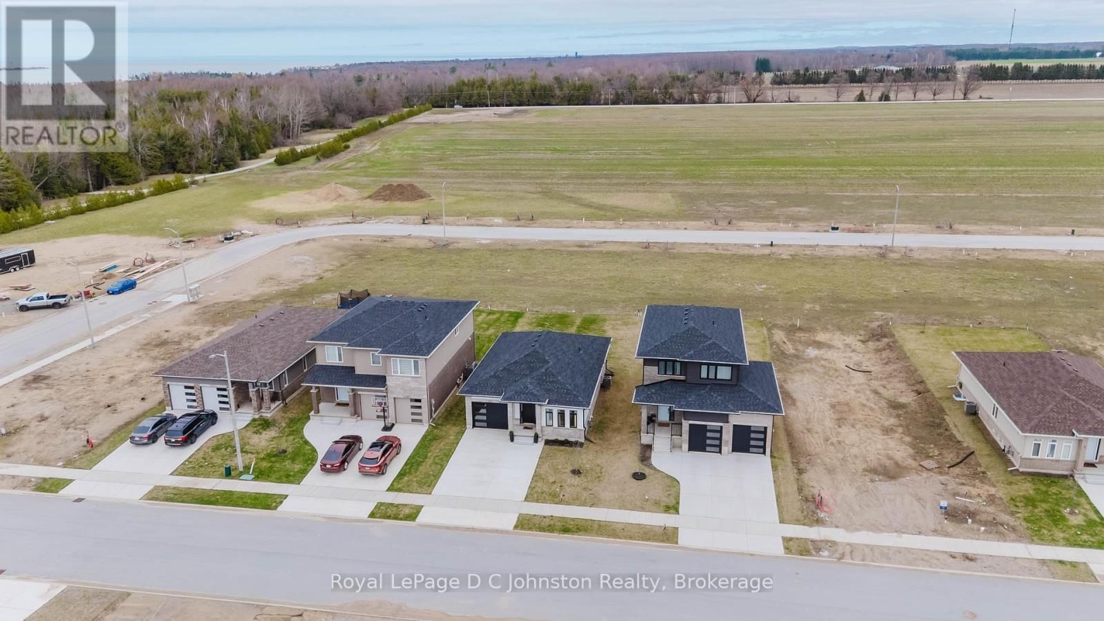 285 MARY ROSE AVENUE Image 38