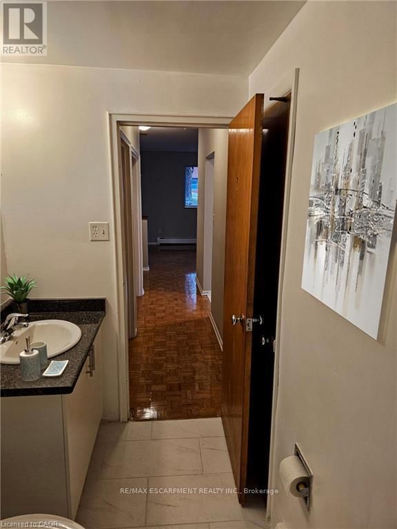 B2 - 2205 KING STREET EAST Image 6