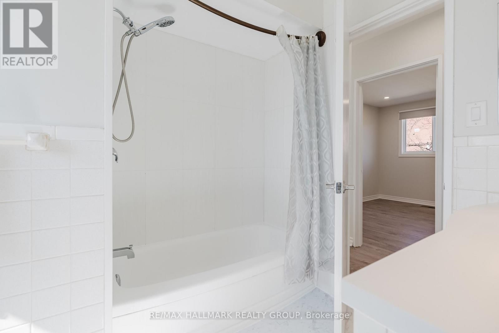 17 WOLMSLEY CRESCENT Image 18