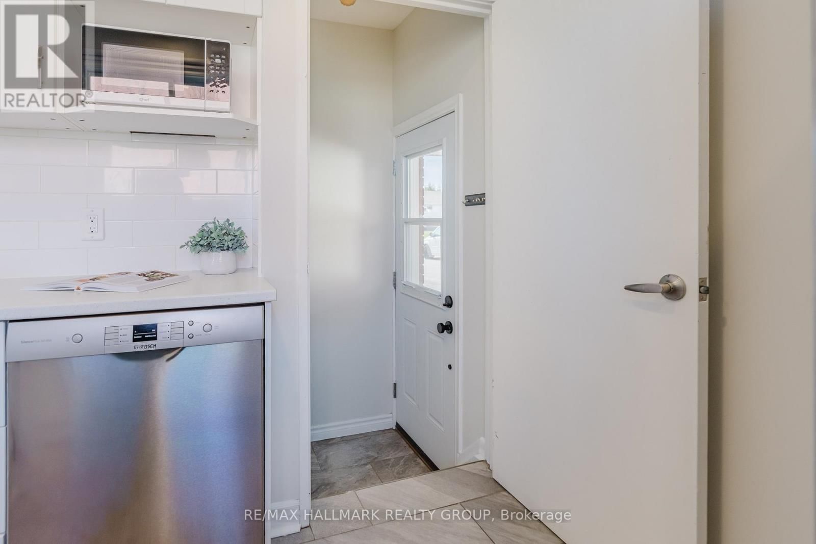 17 WOLMSLEY CRESCENT Image 29