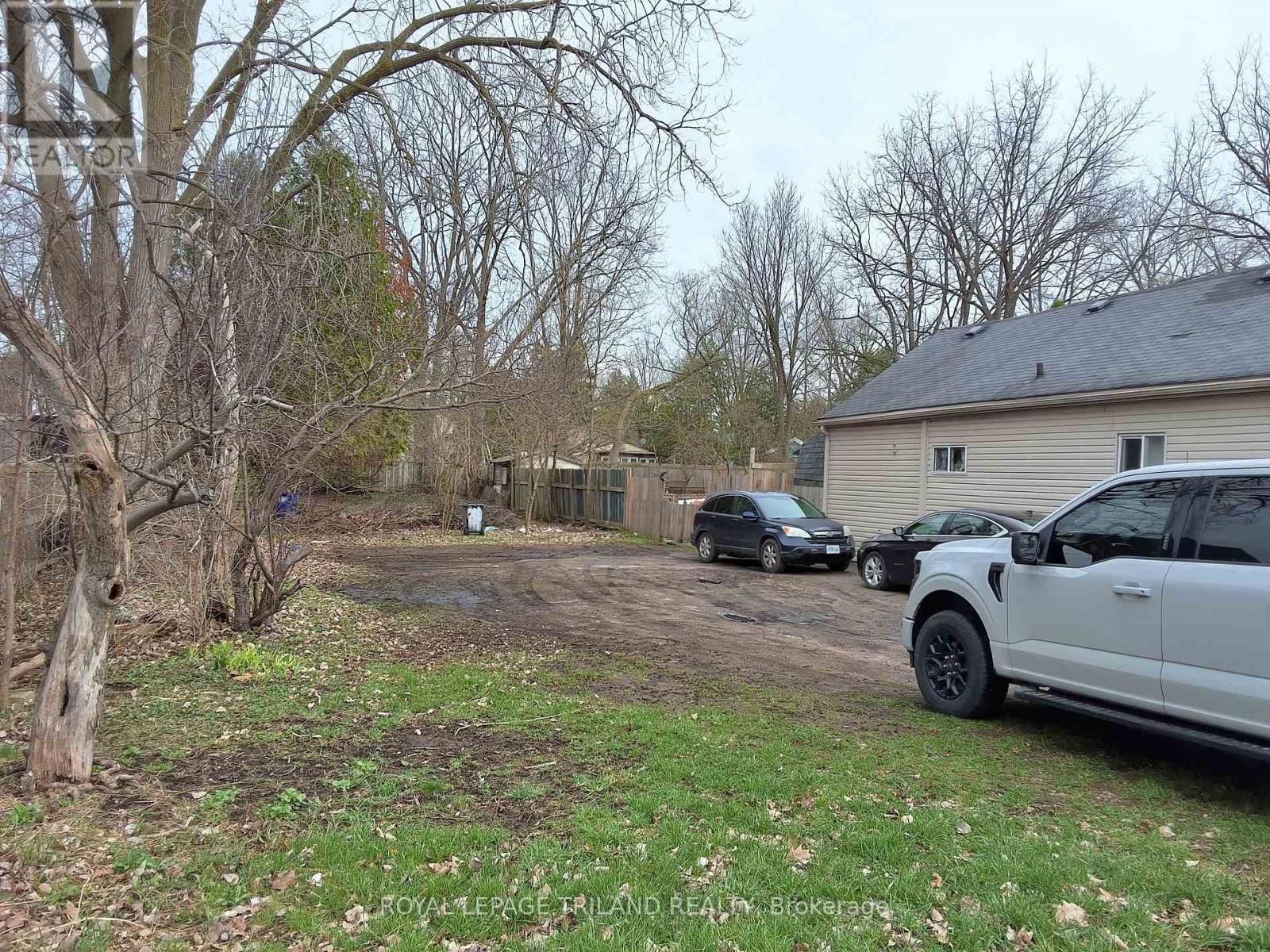 121 RIVERSIDE DRIVE Image 1