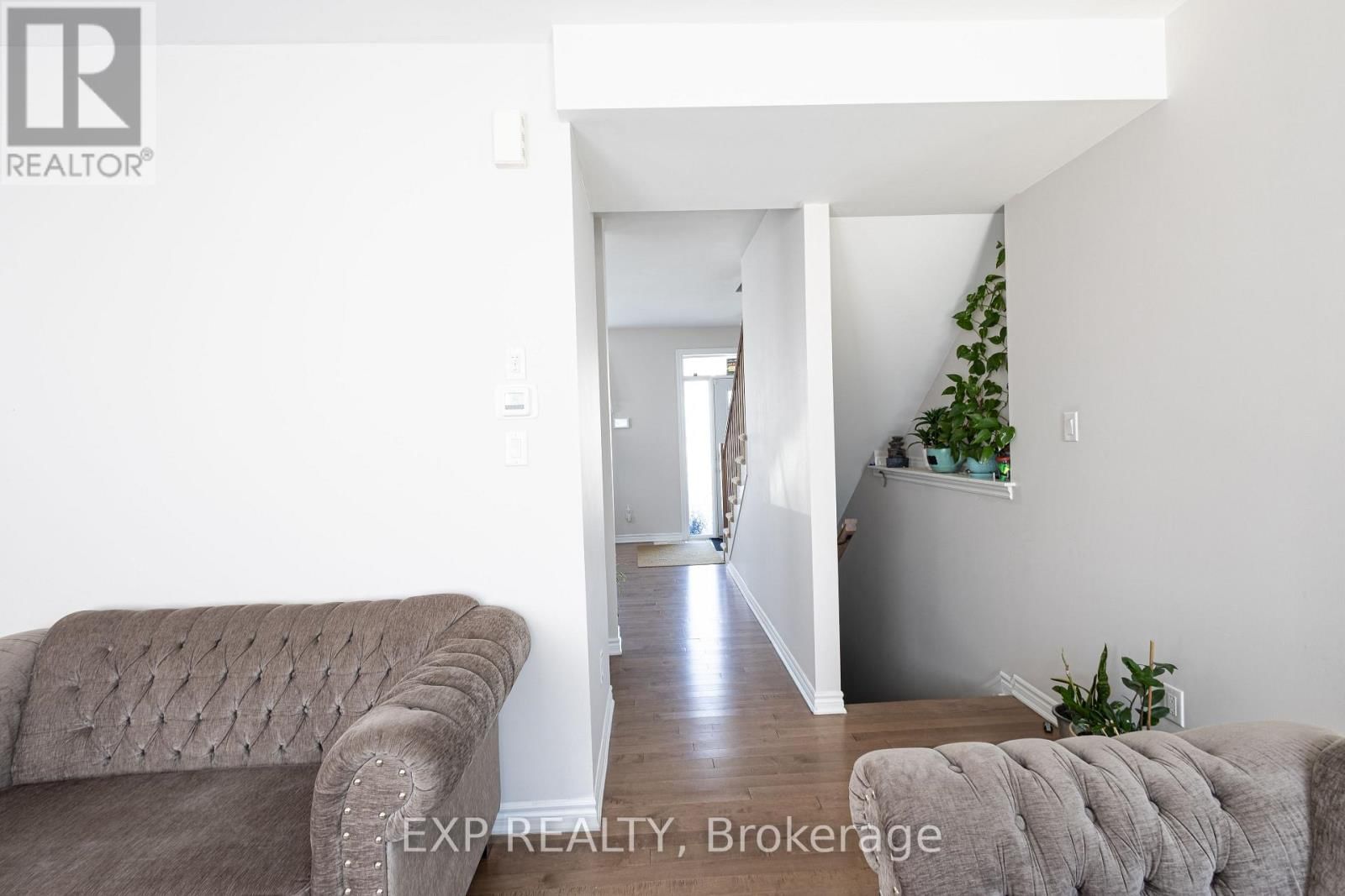 1008 CARDEN LANE Image 6