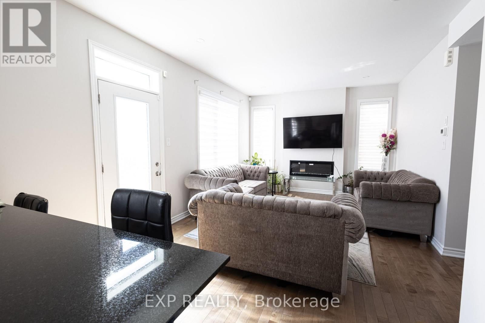 1008 CARDEN LANE Image 9