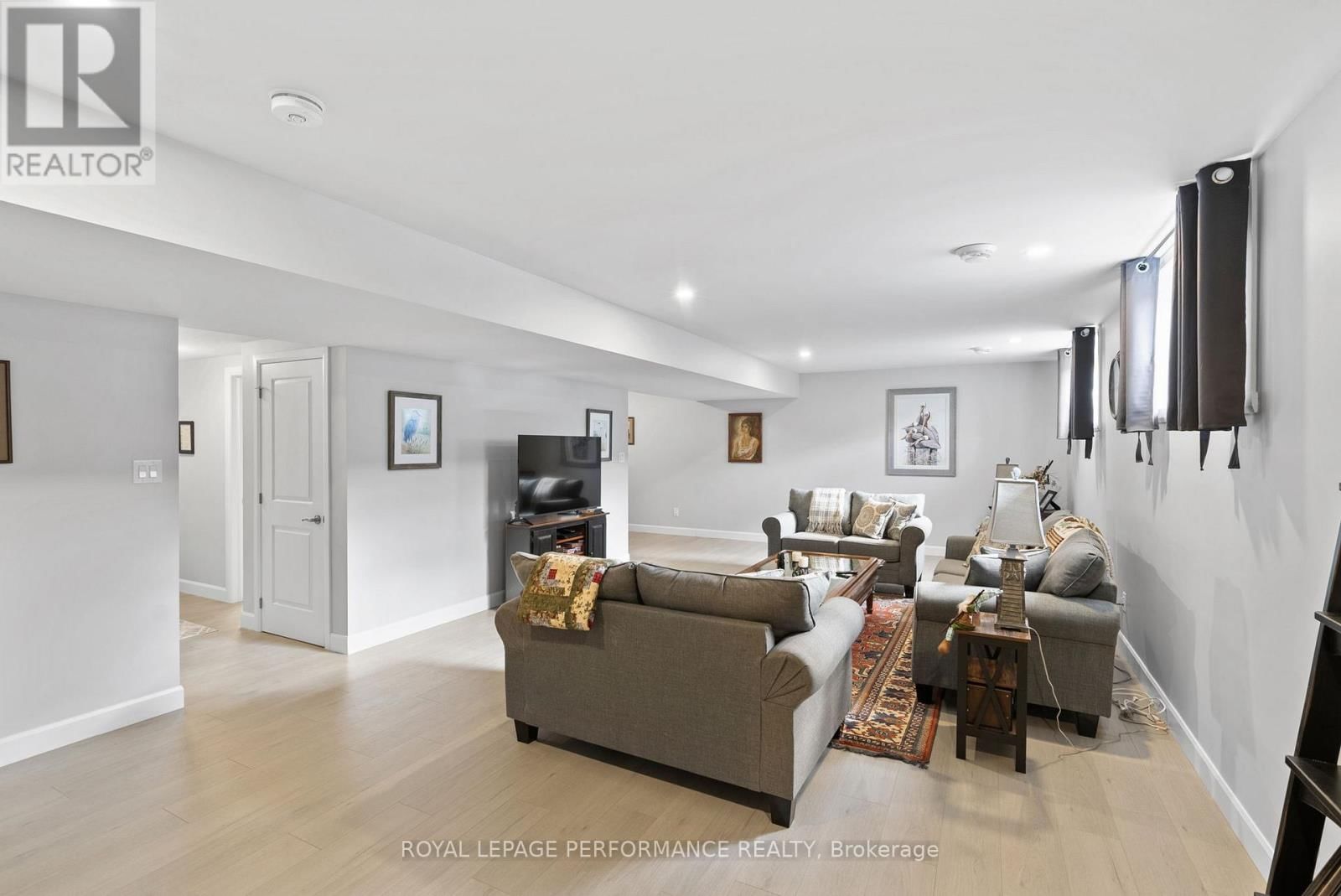 42 FORRESTER WAY Image 32