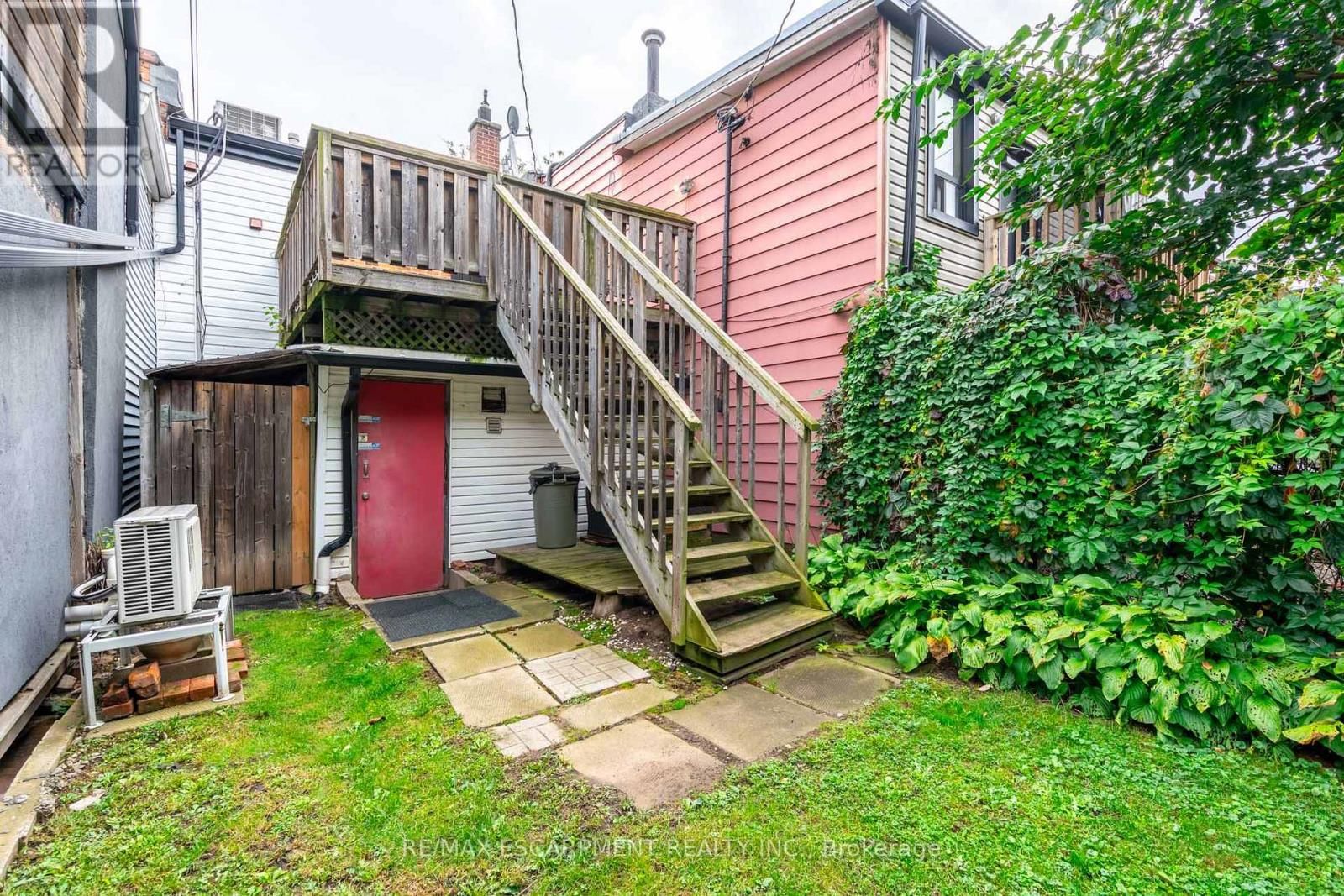 299 JAMES STREET NORTH Image 31