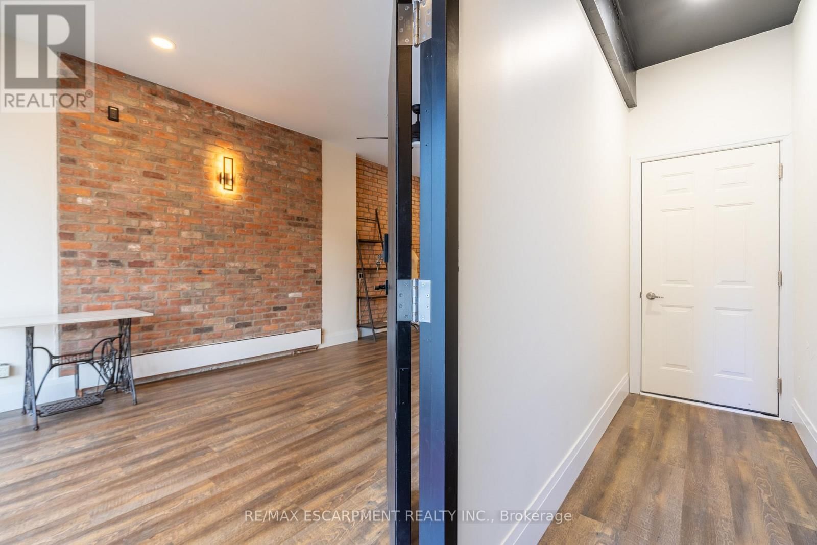 299 JAMES STREET NORTH Image 8