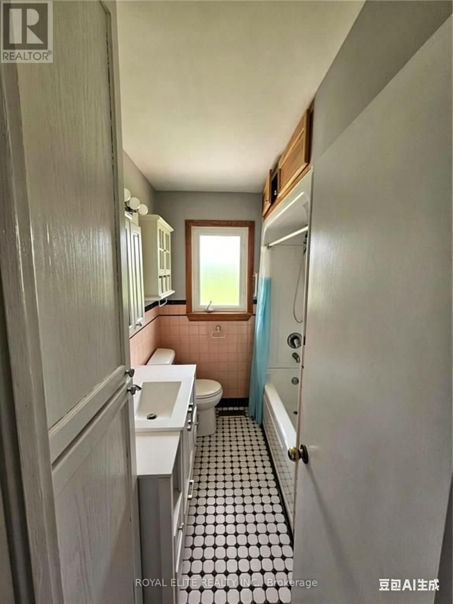 385 BEACHWOOD AVENUE Image 11