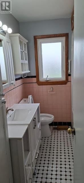 385 BEACHWOOD AVENUE Image 12