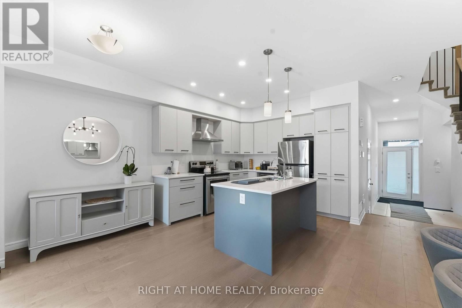 695 CAPRICORN CIRCLE Image 11