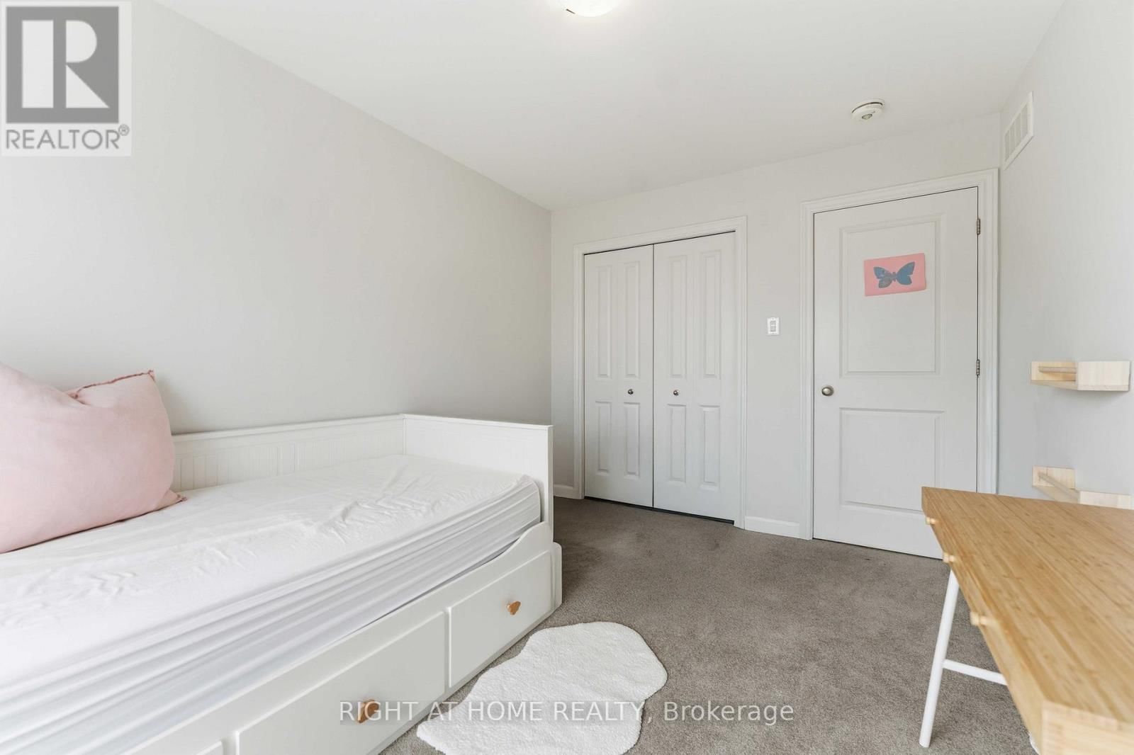 695 CAPRICORN CIRCLE Image 16