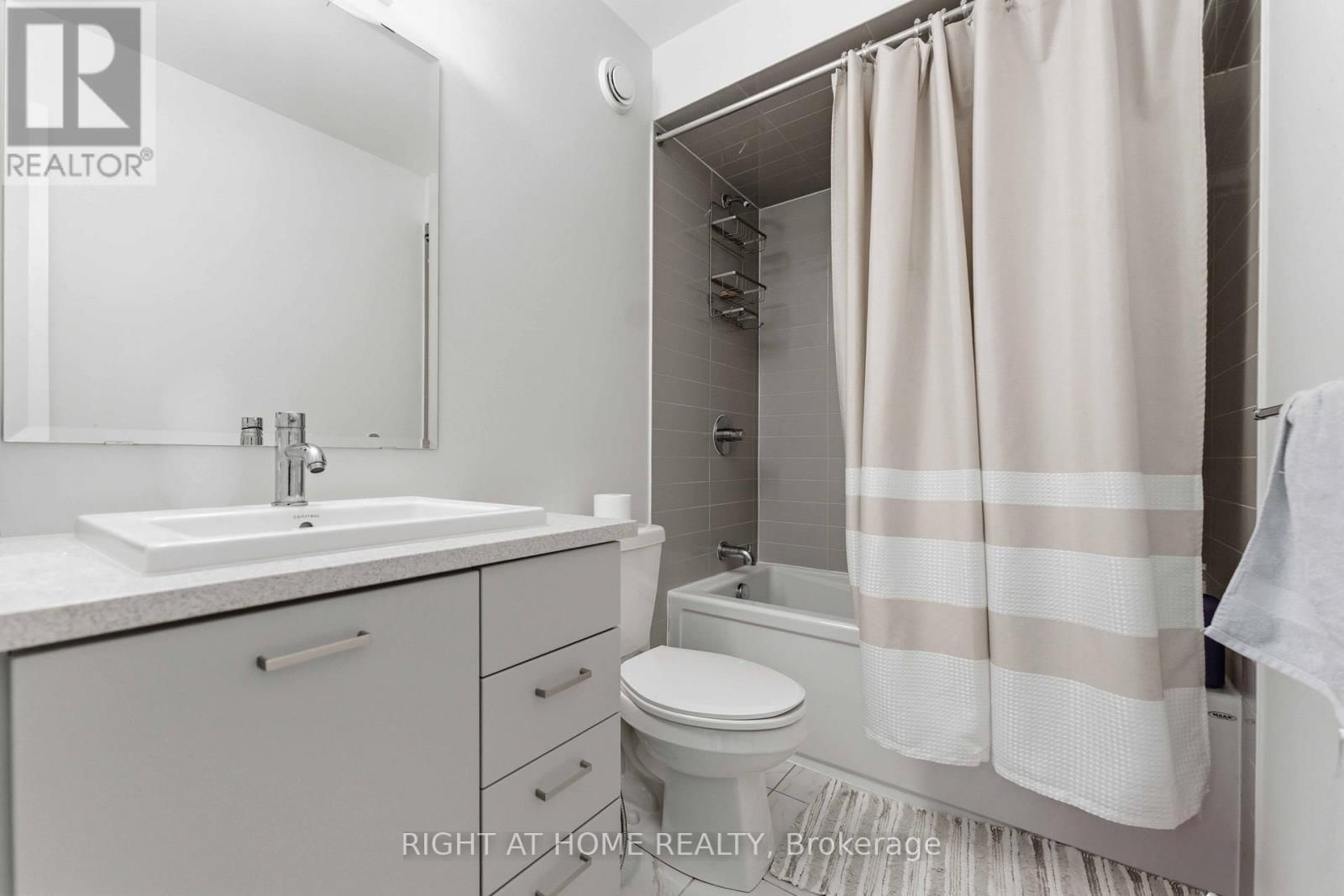 695 CAPRICORN CIRCLE Image 17