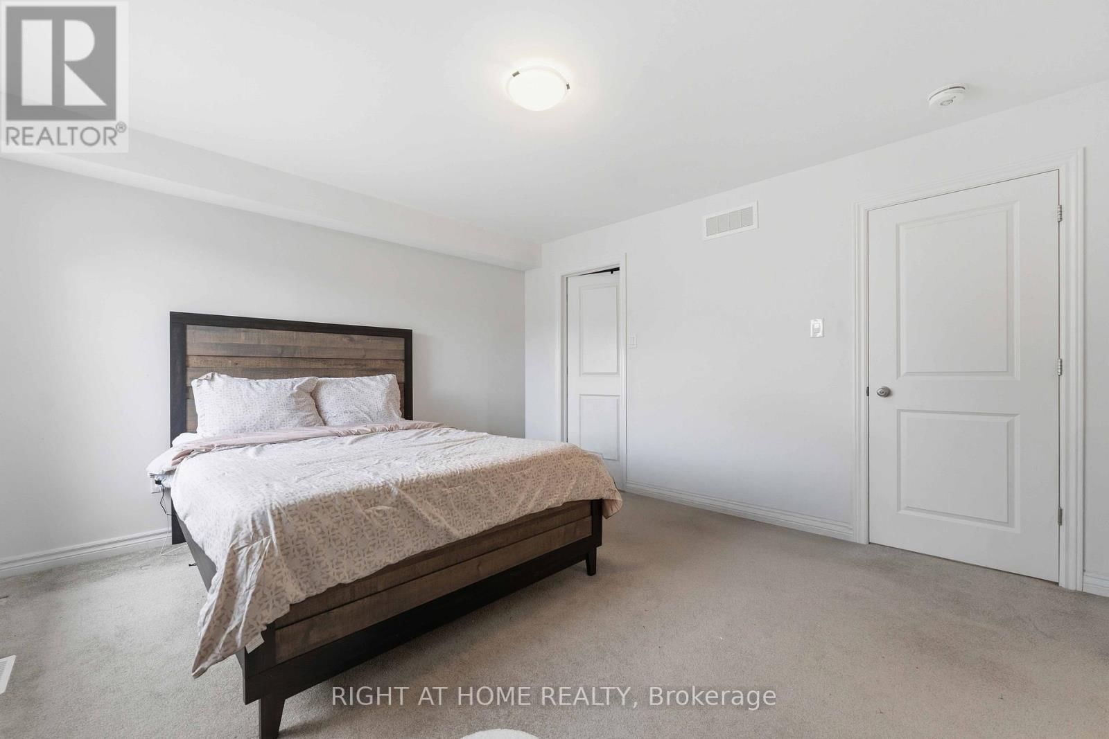 695 CAPRICORN CIRCLE Image 19