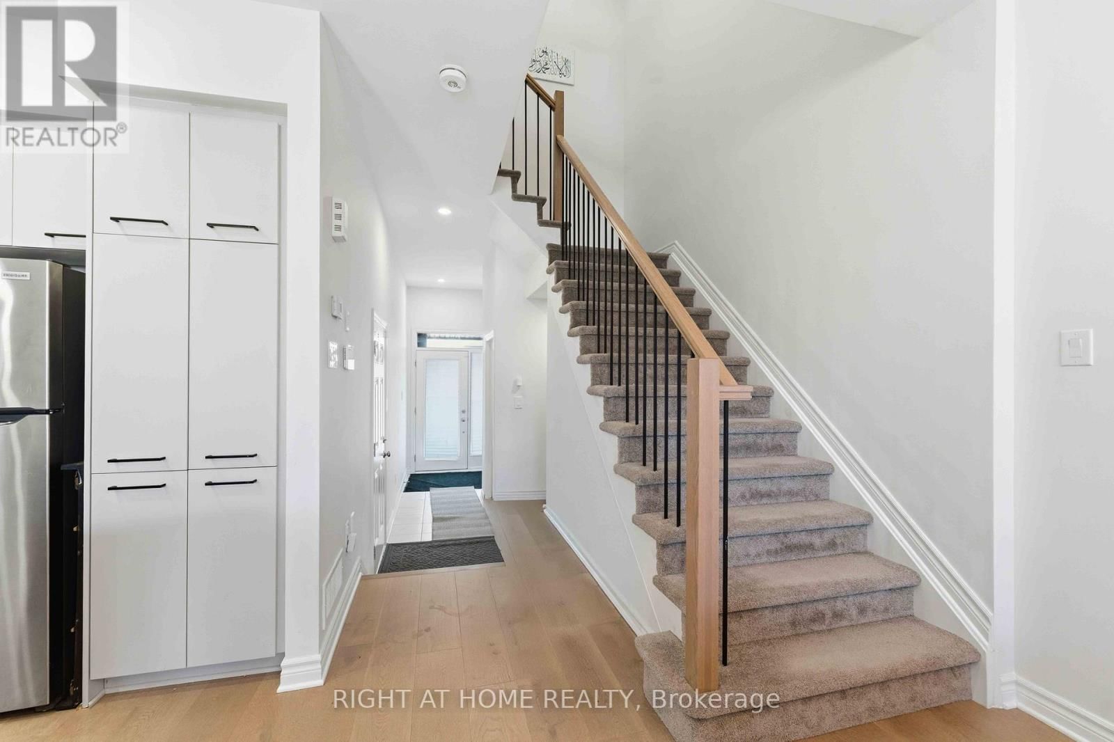 695 CAPRICORN CIRCLE Image 2