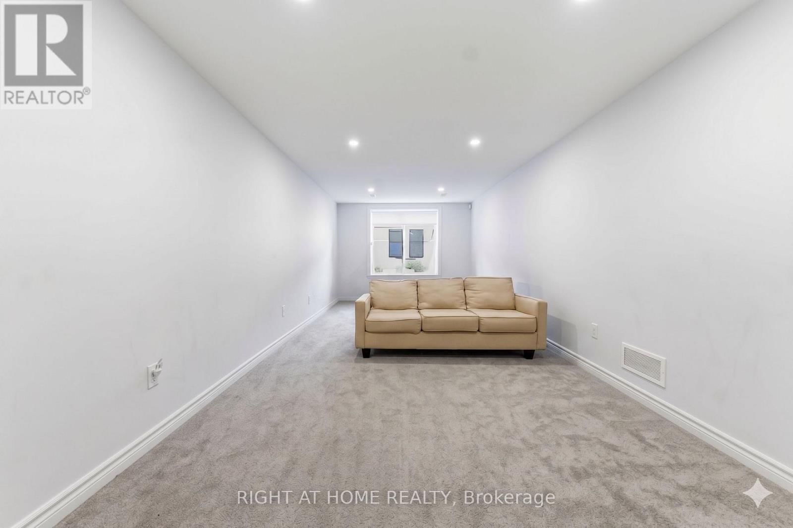 695 CAPRICORN CIRCLE Image 23