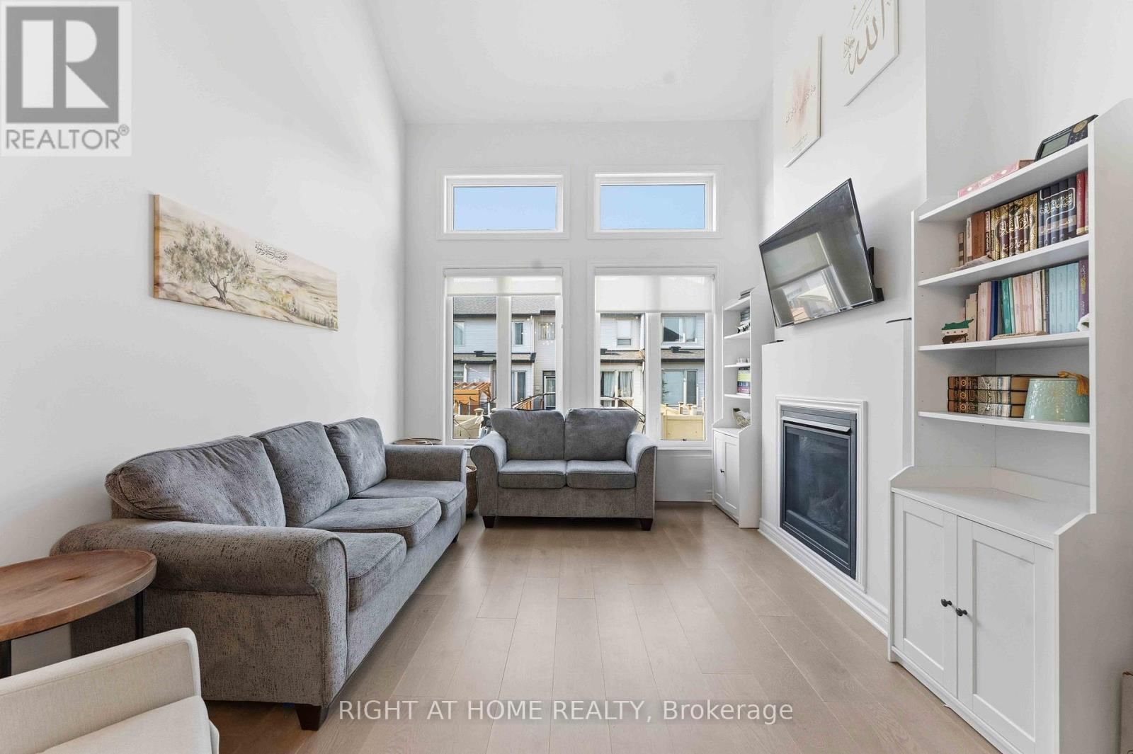 695 CAPRICORN CIRCLE Image 3