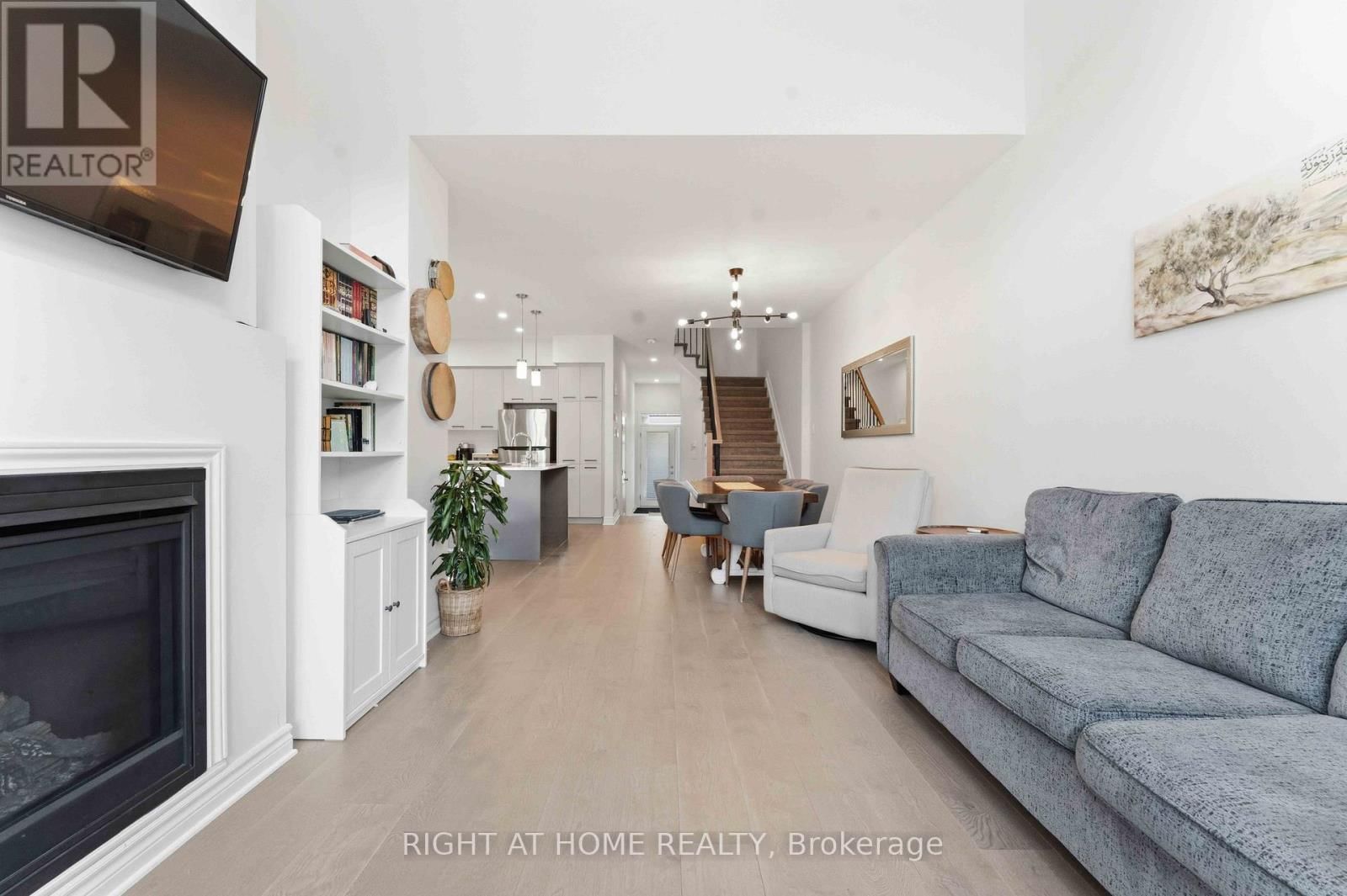 695 CAPRICORN CIRCLE Image 4