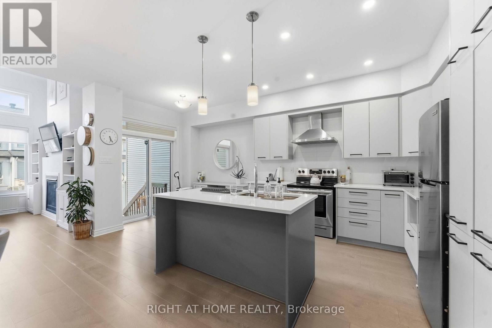 695 CAPRICORN CIRCLE Image 6