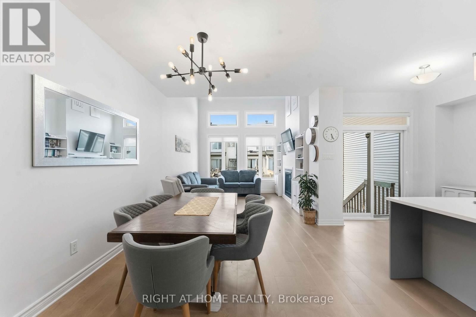 695 CAPRICORN CIRCLE Image 7