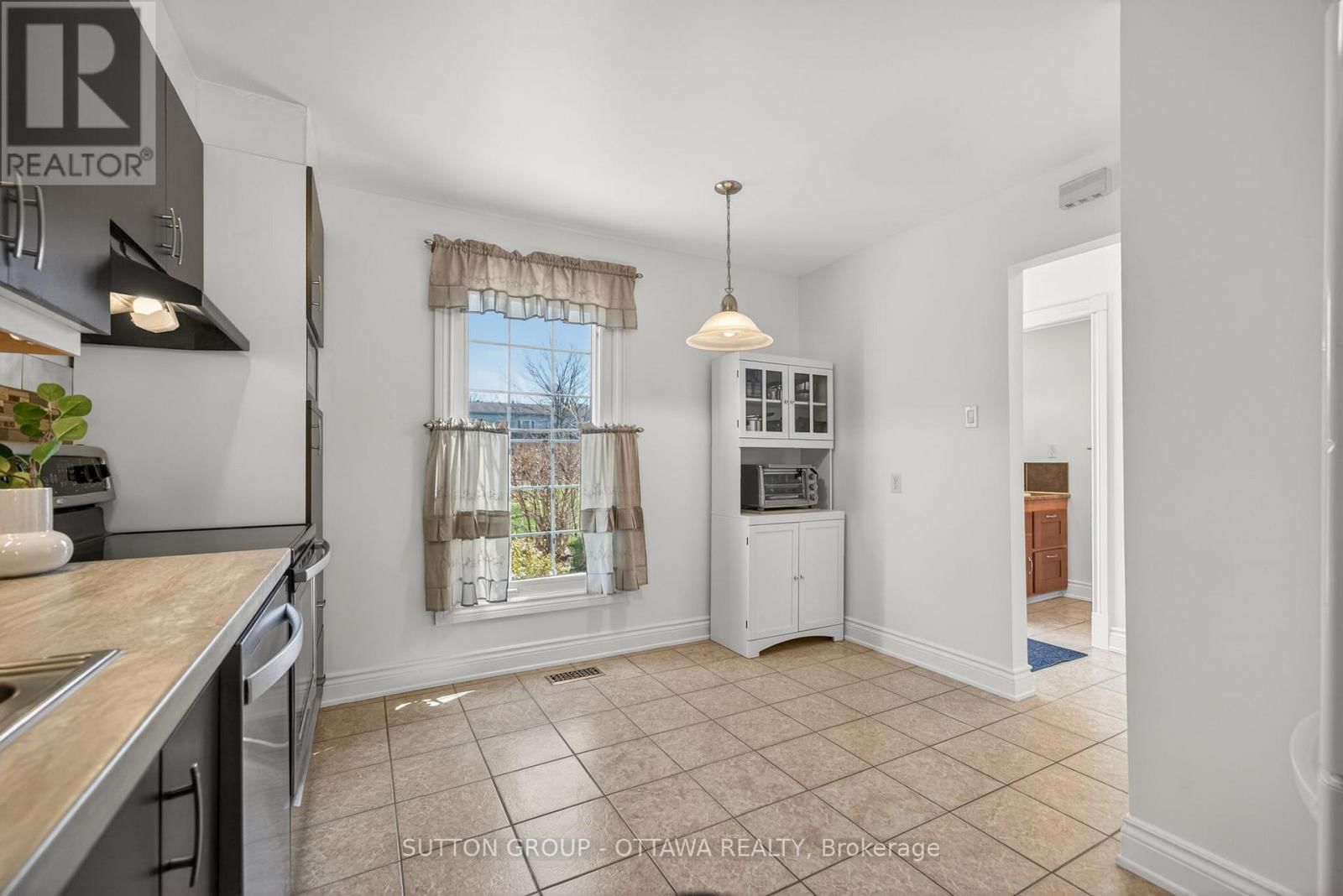 285 MONTEREY DRIVE Image 8