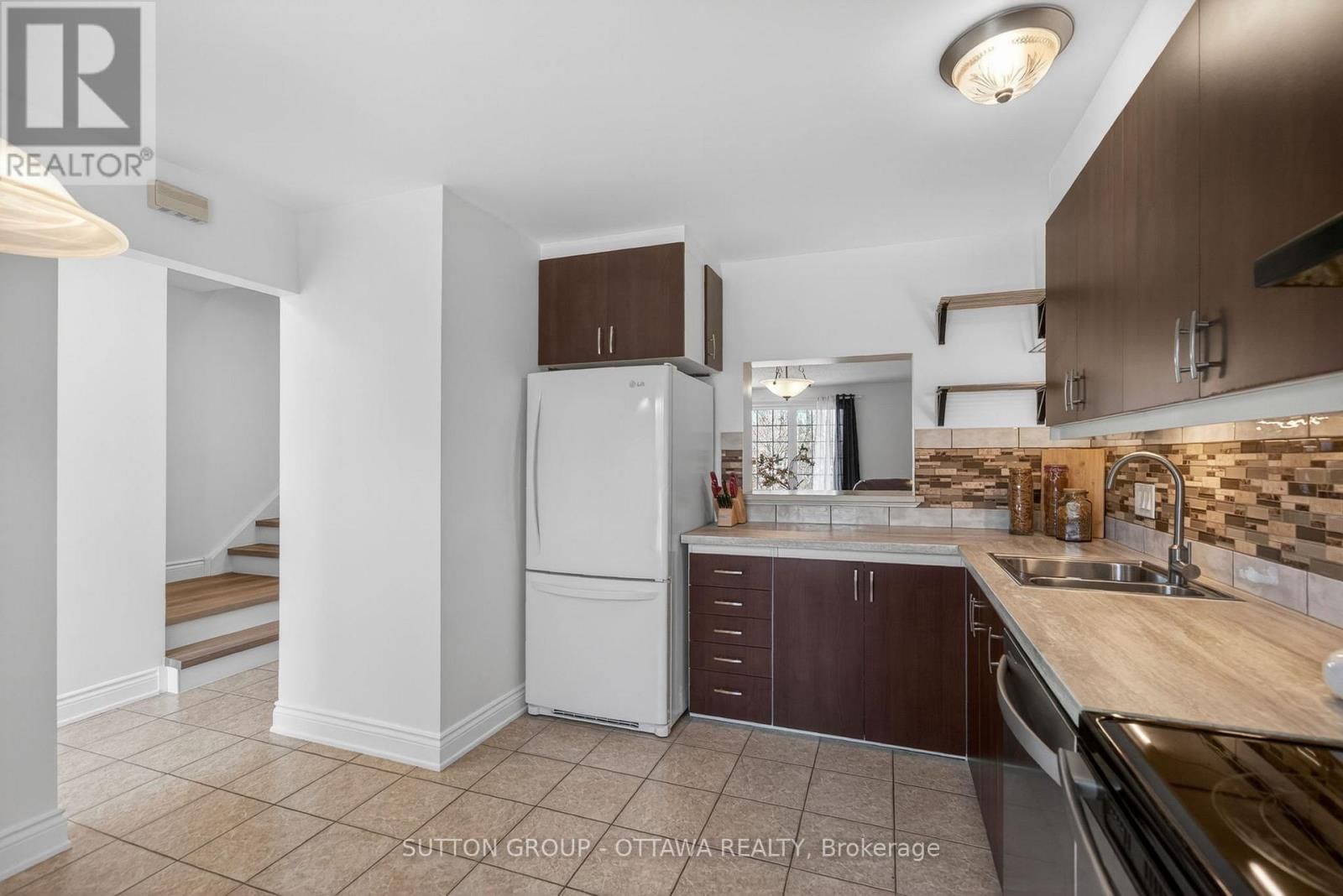 285 MONTEREY DRIVE Image 9