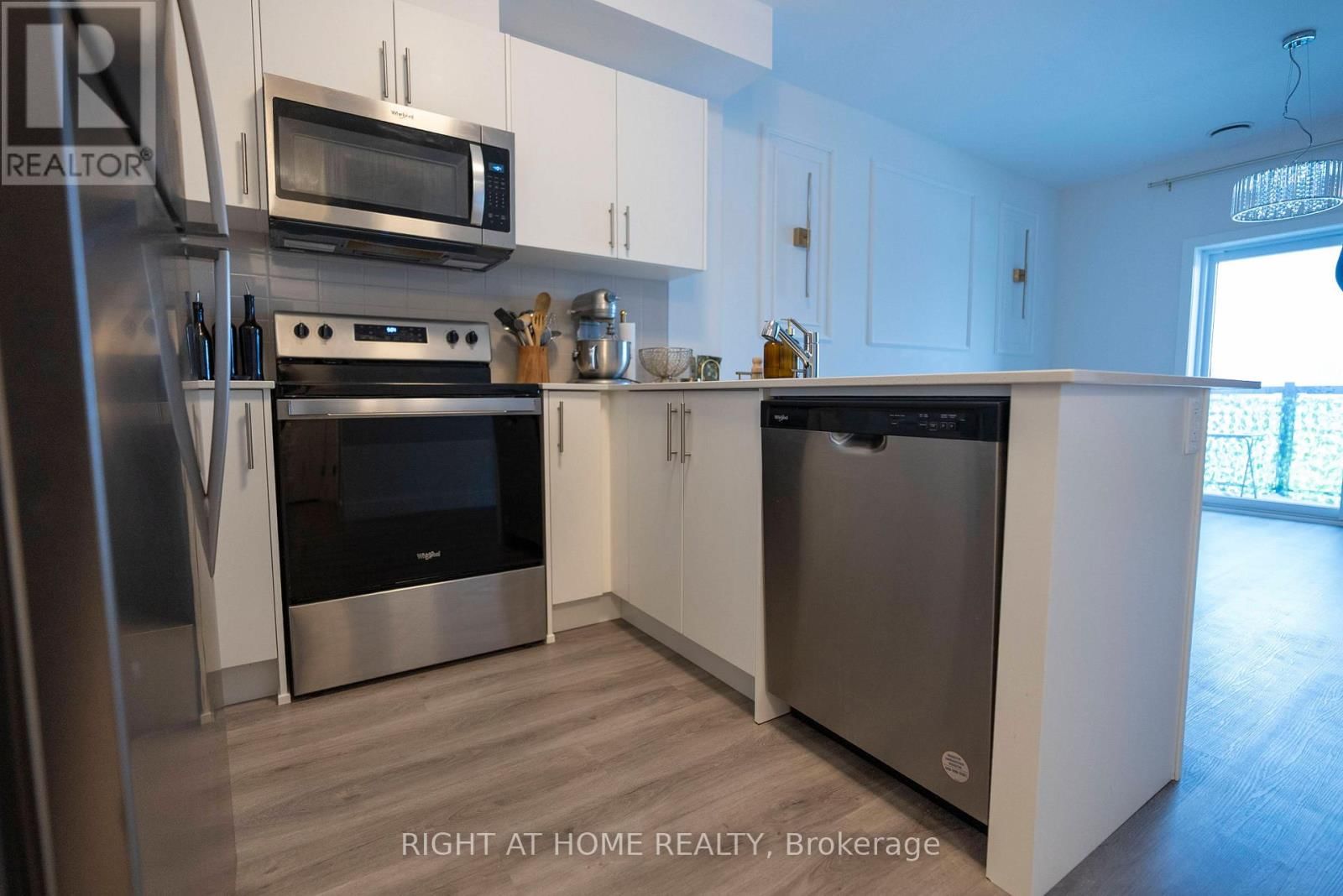 302 - 1000 LACKNER PLACE PLACE EAST Image 14