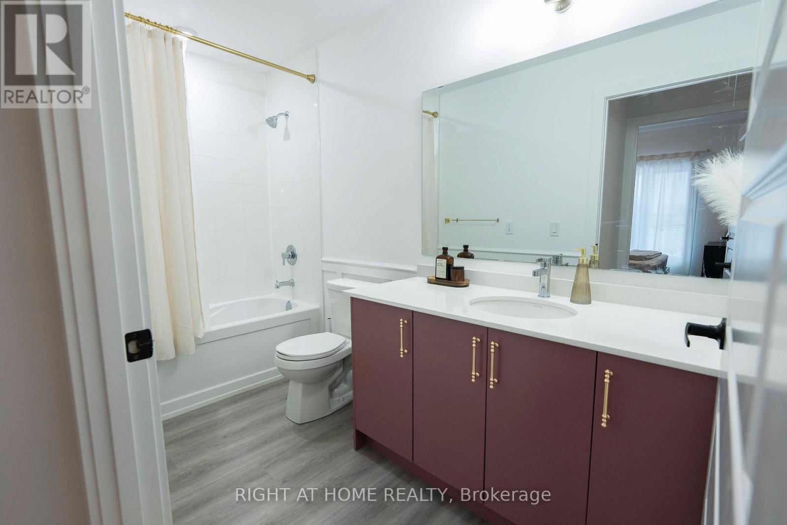 302 - 1000 LACKNER PLACE PLACE EAST Image 7