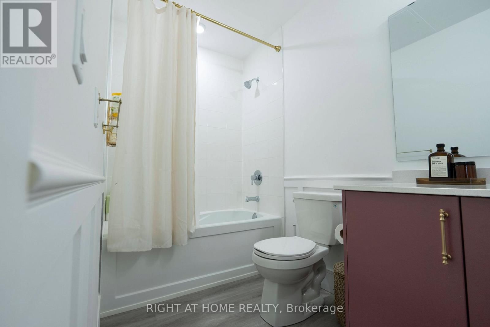 302 - 1000 LACKNER PLACE PLACE EAST Image 8